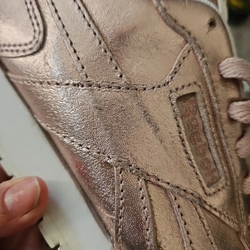 Reebok Womens Rose Gold Metallic Trendy Limited Edition Leather Sneaker 8